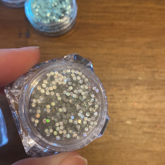 Bundle: Chrome Nail Dips and gems - Picture 9 of 10